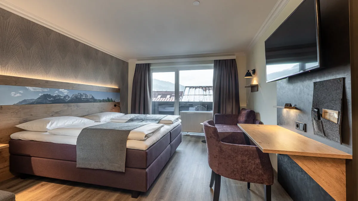 Moderne Hotelzimmer mit Aussicht auf das Kitzbüheler Horn